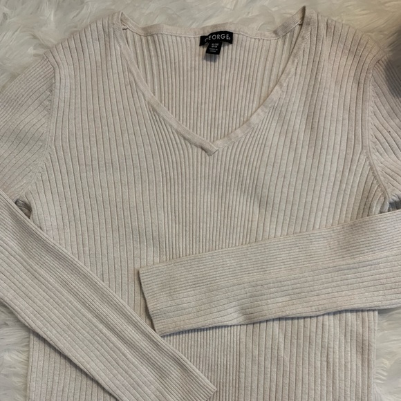 Ivory Color Sweater (size XL) - Picture 2 of 7